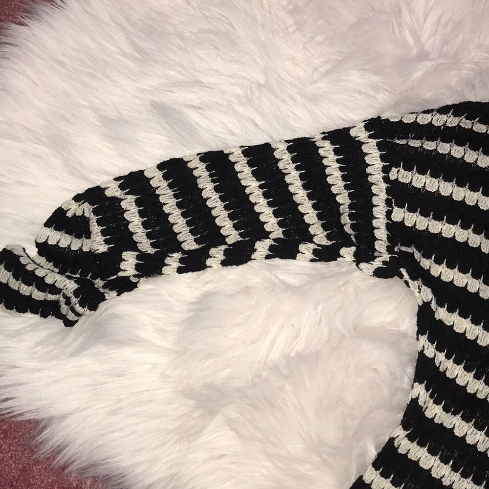 FALL/ WINTER Striped crop sweater - Picture 2 of 5